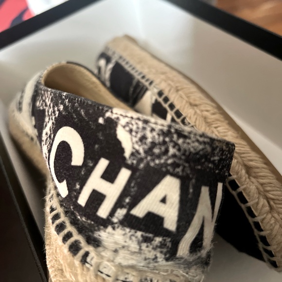 CHANEL Printed Canvas Grosgrain Espadrilles - Picture 6 of 11